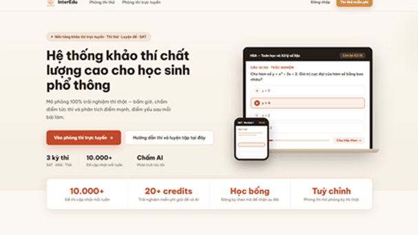 Giao diện nền tảng luyện thi đánh giá năng lực của InterEdu, hiển thị câu hỏi trắc nghiệm trên máy tính và điện thoại
